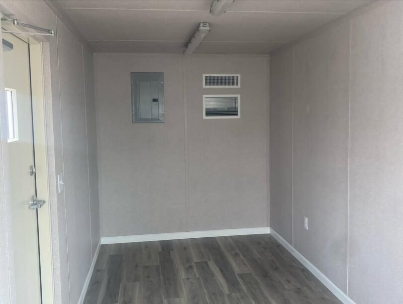 WhatsApp-Image-2025-07-07-at-00.48.05_6d09425b 20ft Custom Office Container